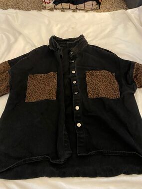 Trendy boutique Black Jean Jacket with Brown Leopard Pockets